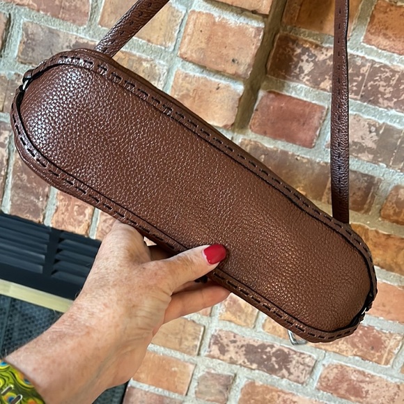 Brighton Pebbled Brown Leather Shoulder Bag - Picture 5 of 7